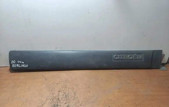 Citroen Berlingo Front door trim (molding) 9619030477
