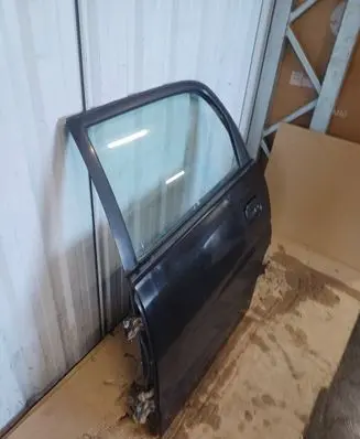 Suzuki Alto Rear door