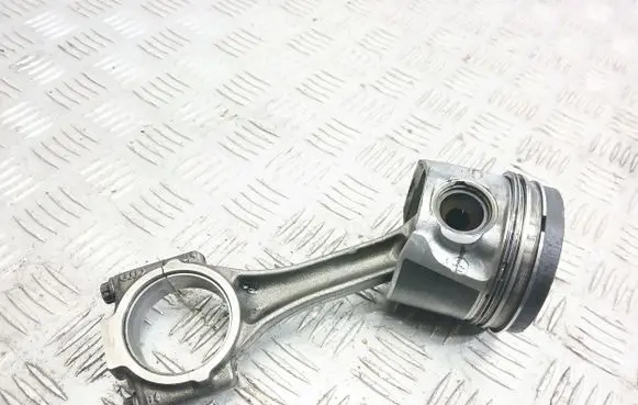Volkswagen PASSAT B6 Piston with connecting rod
