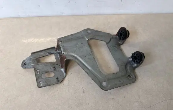 BMW 7 G11 G12 Radiator mount bracket 9326891