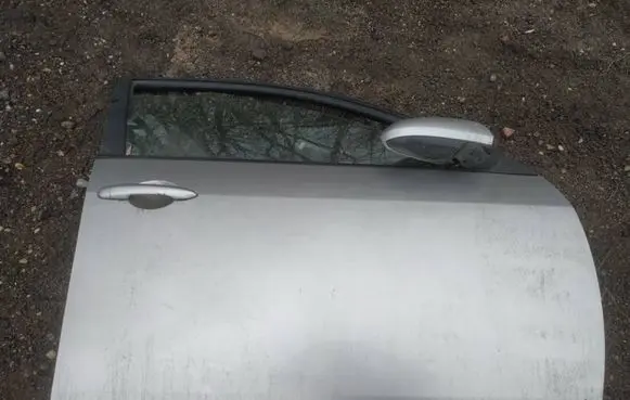 Nissan Primera Front door pilkas