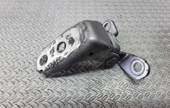 Honda CR-V Front door upper hinge