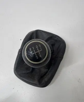 Volkswagen Golf IV Gear lever shifter trim leather/knob 
