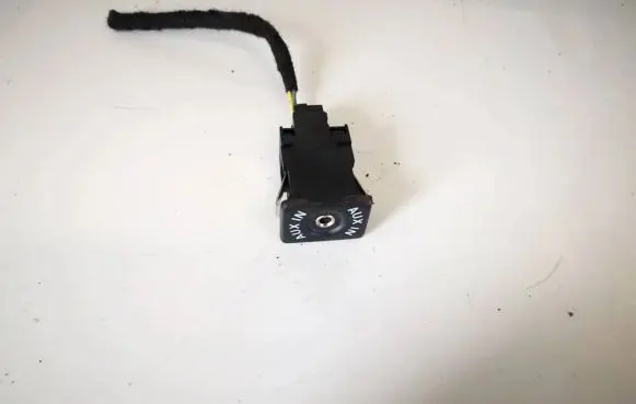 Volkswagen Cross Polo USB socket connector 5m0035724