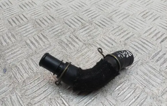 Toyota Avensis T270 Breather hose/pipe 122610R030