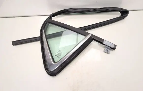 Opel Mokka X Rear vent window glass 43R000054