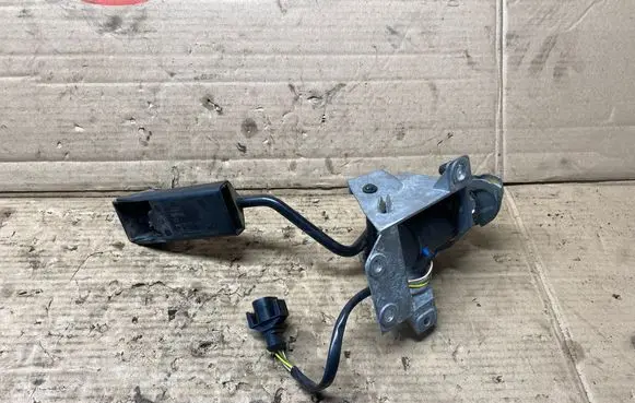 Audi A6 S6 C4 4A Accelerator throttle pedal 4A1721653B