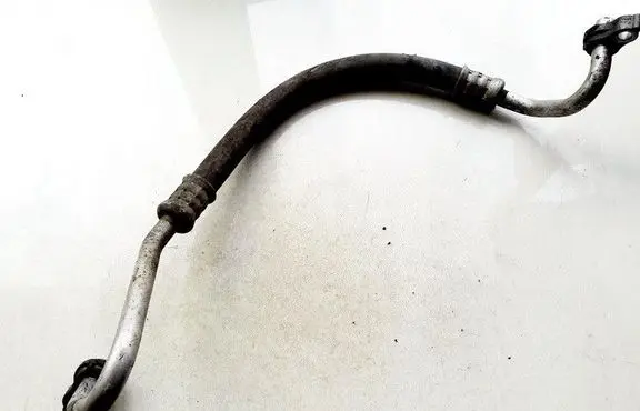 Volkswagen PASSAT B4 Air conditioning (A/C) pipe/hose