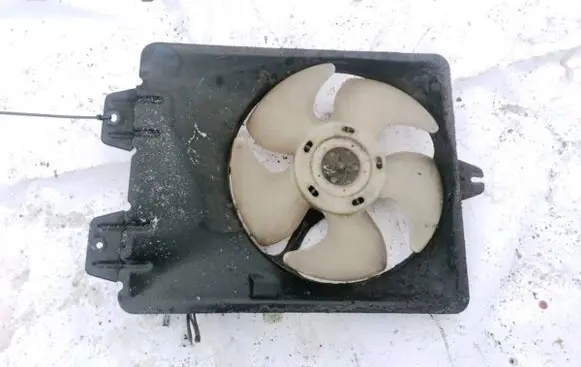 Mitsubishi Carisma Radiator cooling fan shroud