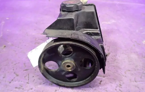 Peugeot 206 CC Power steering pump 9631411580