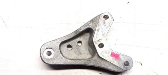 Volkswagen Polo IV 9N3 Engine mounting bracket 6Q0199185AB