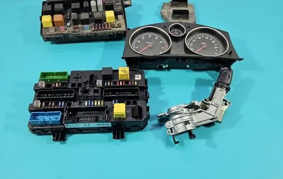Opel Astra H Engine control unit/module ECU 55559272 IMPRK1588251