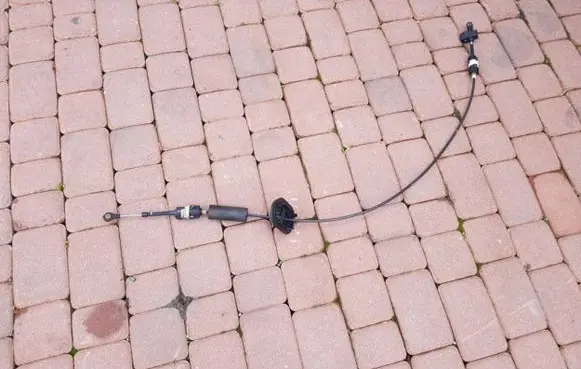 Opel Zafira C Gear shift cable linkage 13366752
