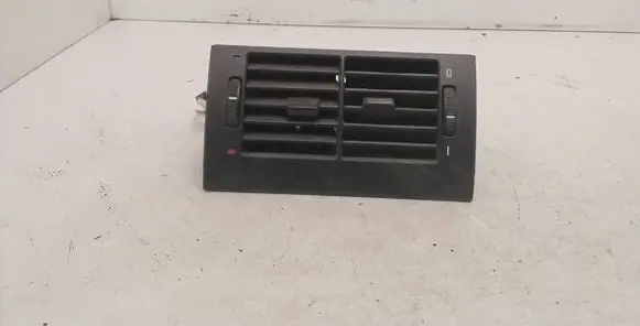 Rear air vent grill