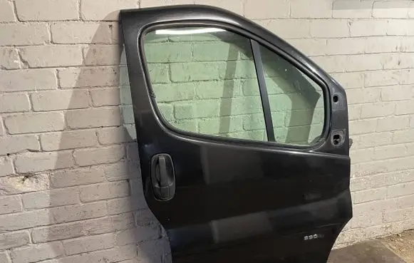 Opel Vivaro Front door