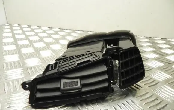 Rear air vent grill