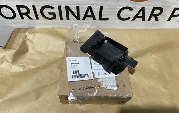Polestar 2 Front bumper mounting bracket 32227705