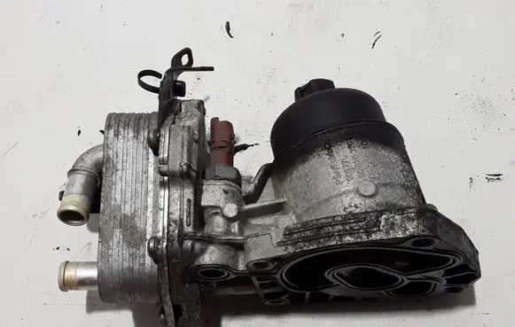 Land Rover Evoque I Oil filter mounting bracket 9682632980