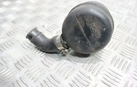 Mazda 626 Air intake hose/pipe RFG1