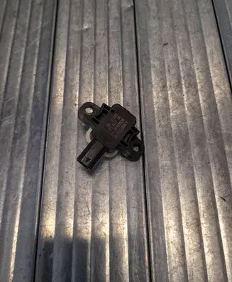 Mercedes-Benz CLA C117 X117 W117 Airbag deployment crash/impact sensor A1668210351