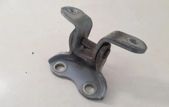 Toyota Avensis T270 Front door lower hinge 