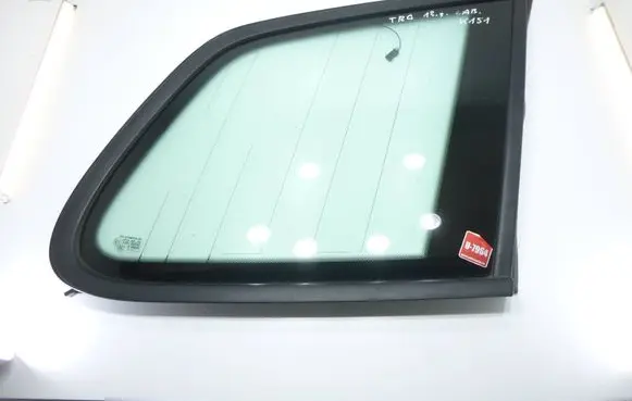 Volkswagen Touareg II Rear side window 7P6845298