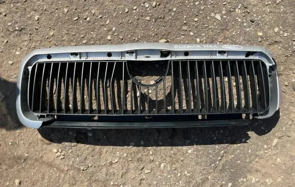 Skoda Octavia Mk1 (1U) Front grill 1U0853651