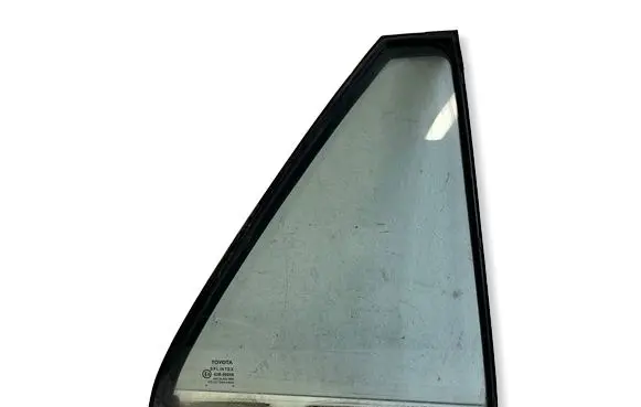 Toyota Avensis T250 Rear vent window glass 6818805050