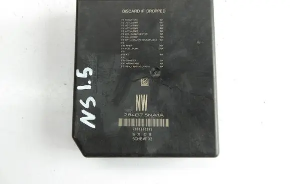 Nissan Qashqai Fuse module 284B75NA1A 2806220295 5CH811F03