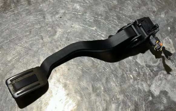 Peugeot 308 Accelerator throttle pedal 9674829580