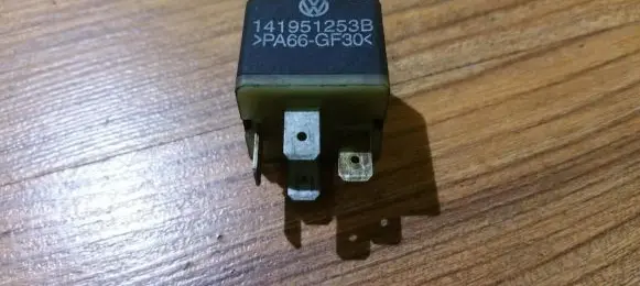 Volkswagen PASSAT B3 Other relay 141951253b