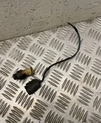 Air conditioning (A/C) pressure sensor