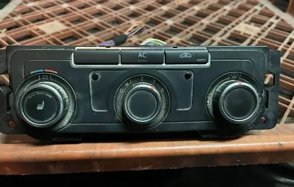 Volkswagen Transporter - Caravelle T5 Climate control unit 7E5907047AH