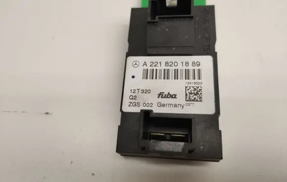 Mercedes-Benz S W221 Aerial antenna amplifier A2218201889