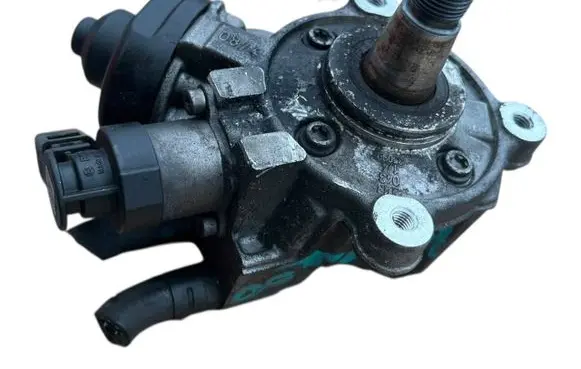 Skoda Octavia Mk3 (5E) Fuel injection high pressure pump 0445010537
