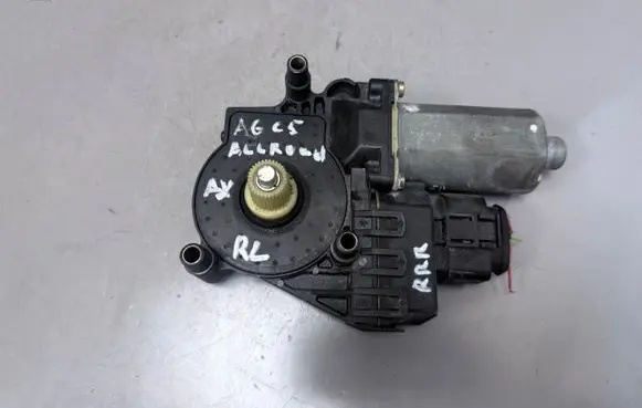 Audi A6 Allroad C5 Rear door window regulator motor 0130821785