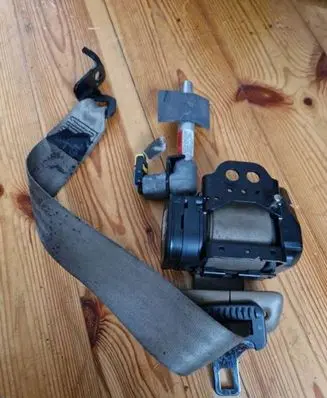 Volvo S80 Rear seatbelt 39965842