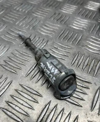 Renault Scenic III - Grand scenic III Front door lock (next to the handle) 