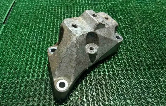Skoda Octavia Mk1 (1U) Gearbox mounting bracket 1J0199117AK