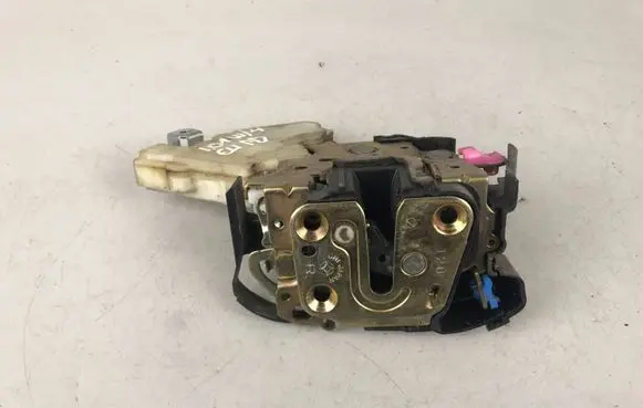 Subaru Impreza II Front door lock