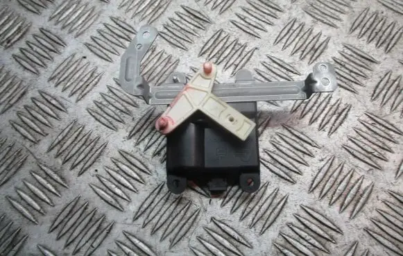 Nissan Almera N16 A/C air flow flap actuator/motor 3T05030820