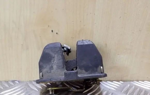 Loading door lock