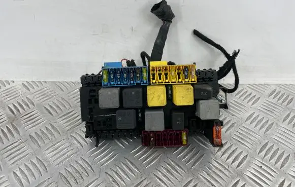 Mercedes-Benz GL X166 Fuse module A1669068201 13954049 YAP35861