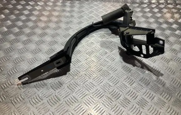 Mercedes-Benz C W205 Tailgate hinge TM26676