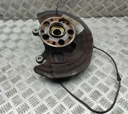 Mercedes-Benz GLA W156 X156 Front wheel hub A2463320100