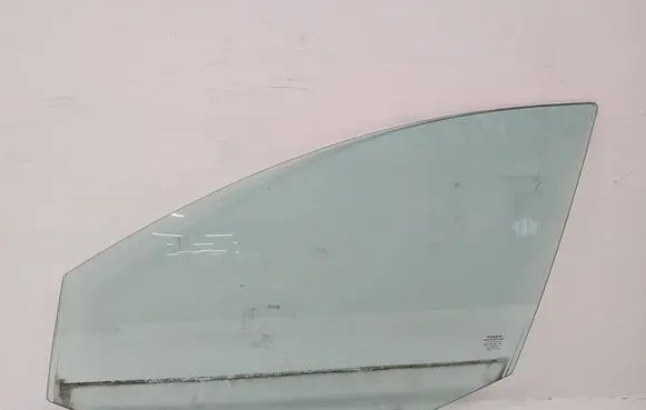 Volvo XC60 Front door window glass four-door
