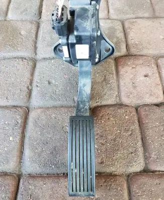 Hyundai Santa Fe Accelerator throttle pedal