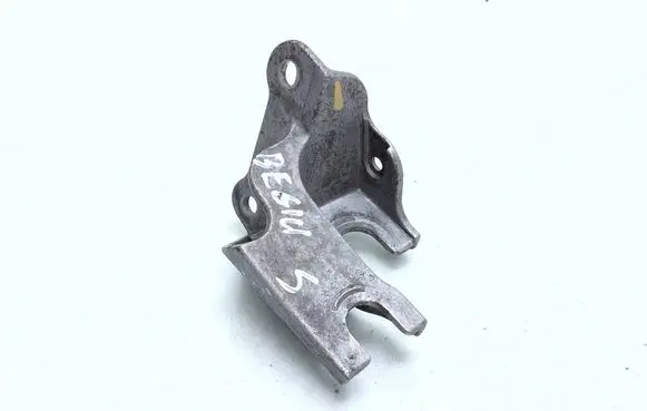 Chevrolet Captiva Gear shift cable bracket 55588983
