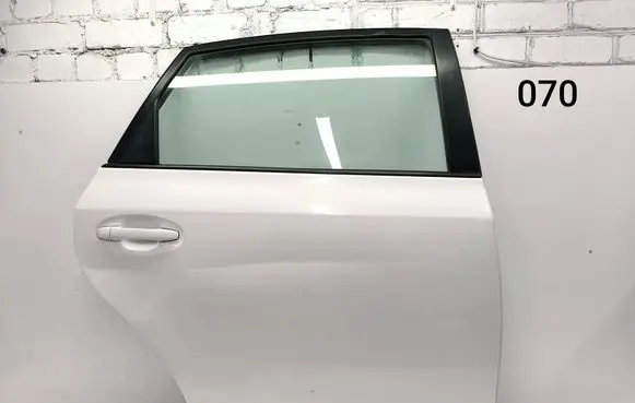 Toyota Prius+ (ZVW40) Rear door 