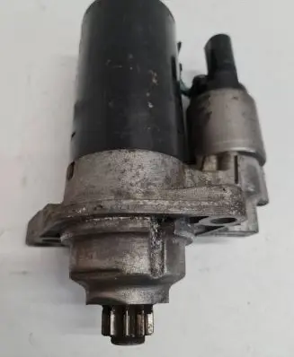 Volkswagen Golf V Starter motor 1005831311
